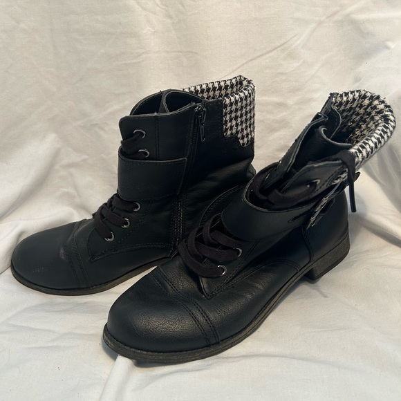 Women's Houndstooth Print Combat Boots | Size 8 - Picture 2 of 7